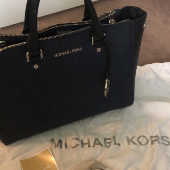 Michael Kors purse - Picture 1 of 3
